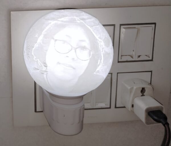 3D Printed Moon Lamp – Plug & Glow (220V)